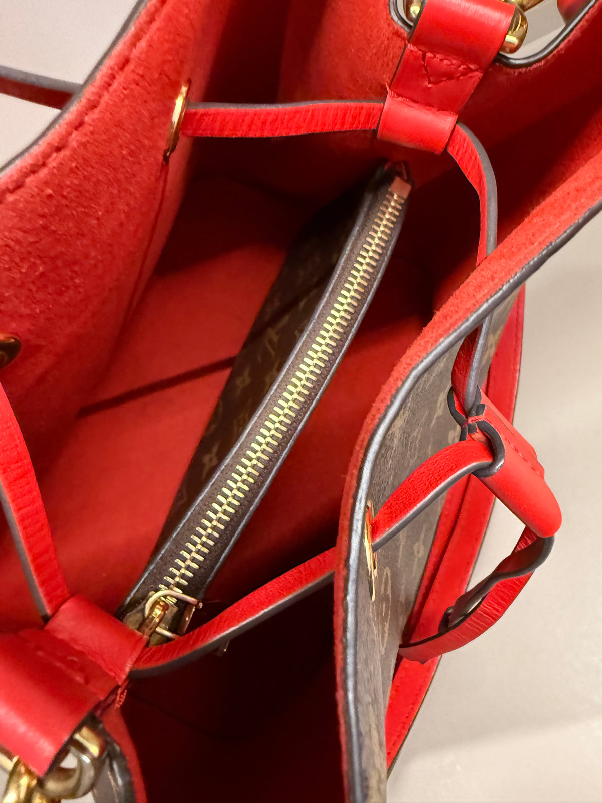 LOUIS VUITTON NÉONOÉ