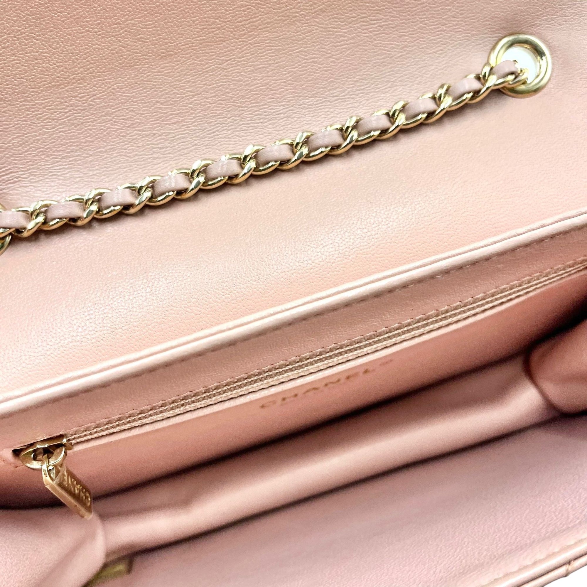 CHANEL BEAUTY LOCK
