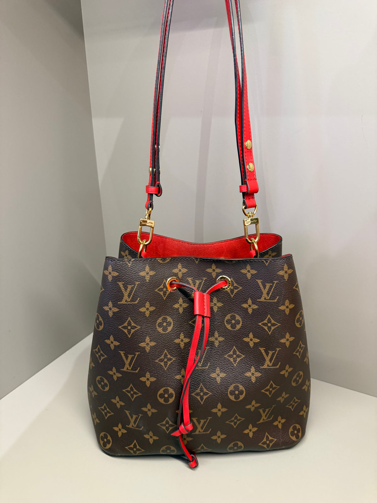 LOUIS VUITTON NÉONOÉ