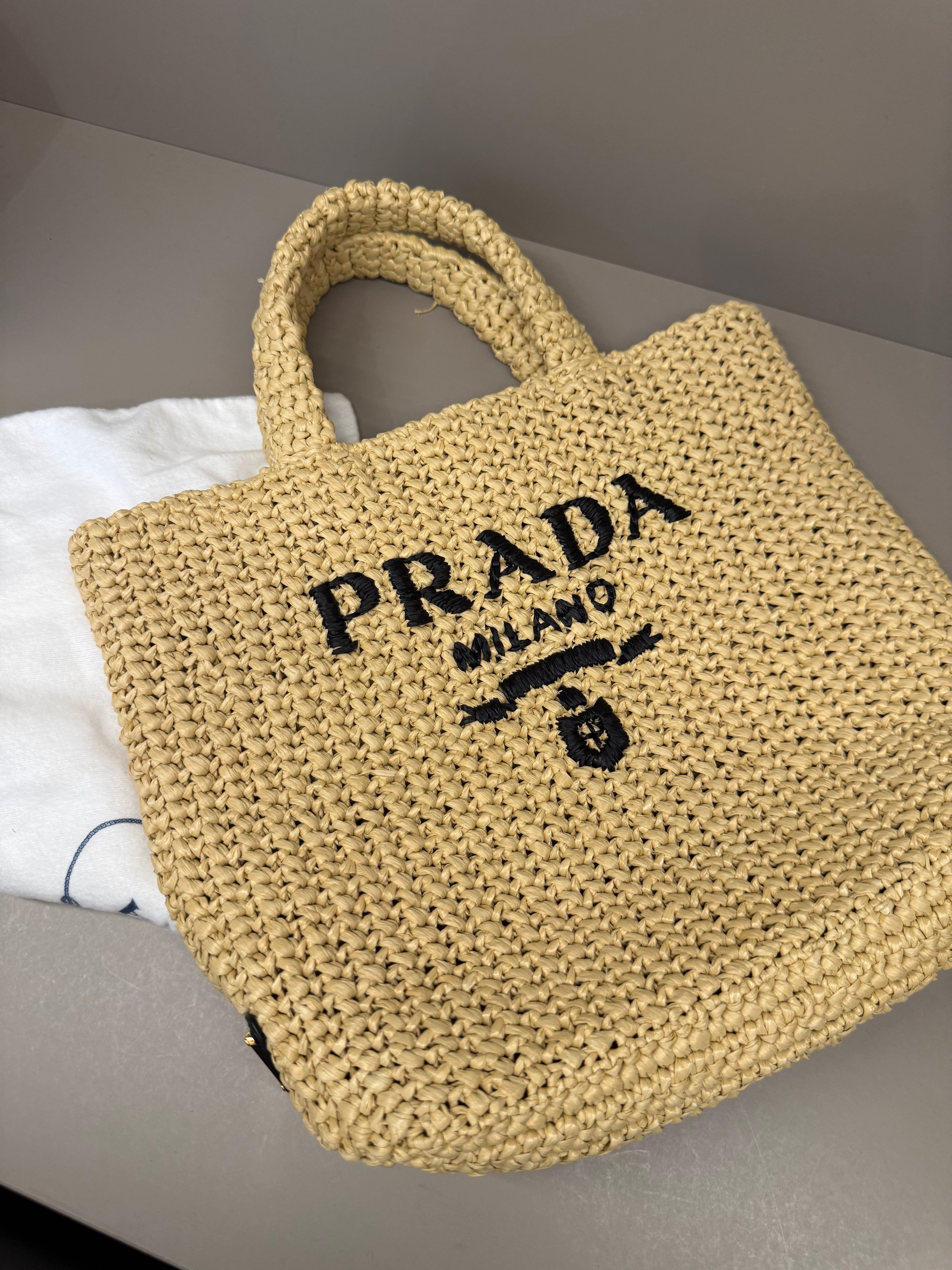 Prada borsa raffia