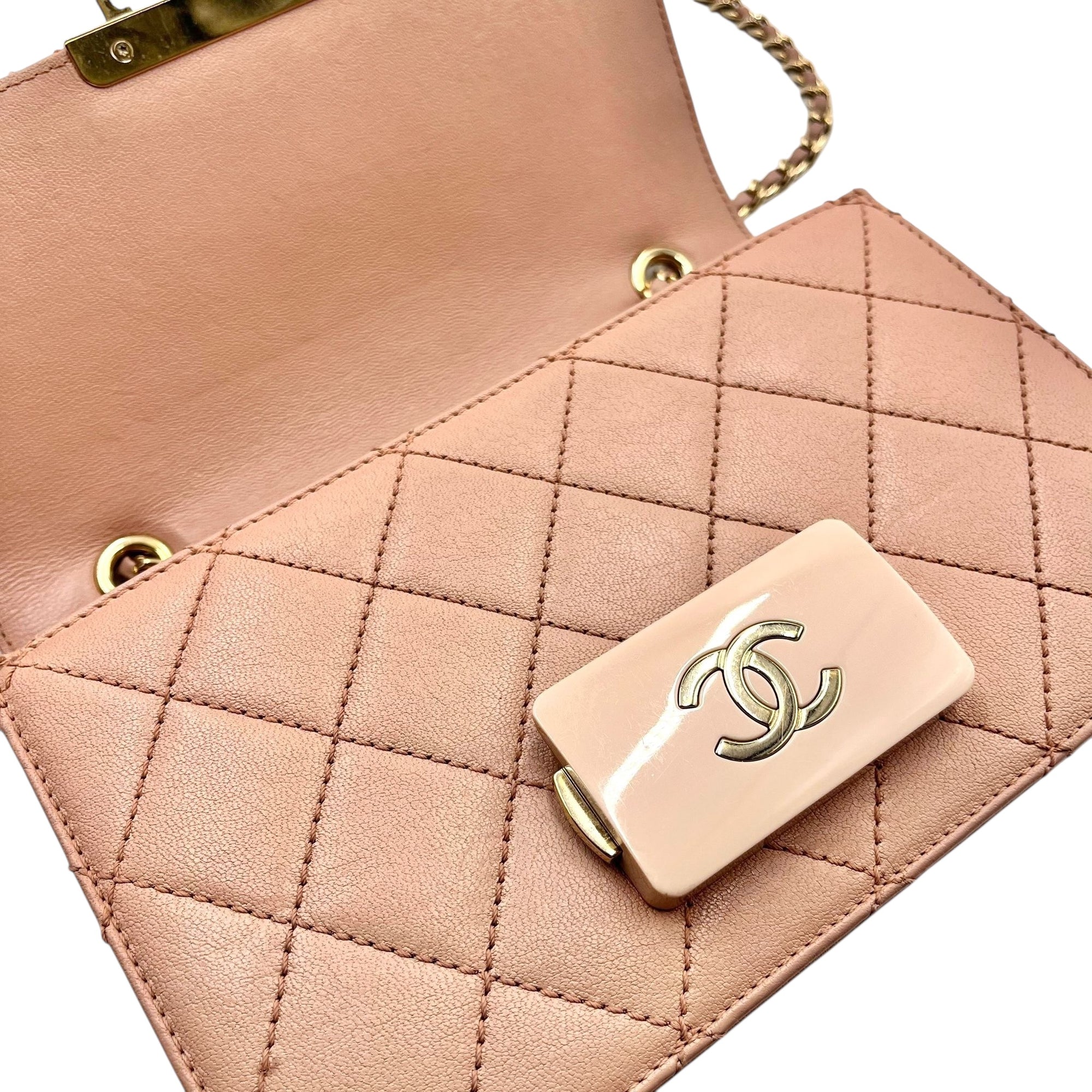 CHANEL BEAUTY LOCK