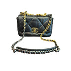 CHANEL 19