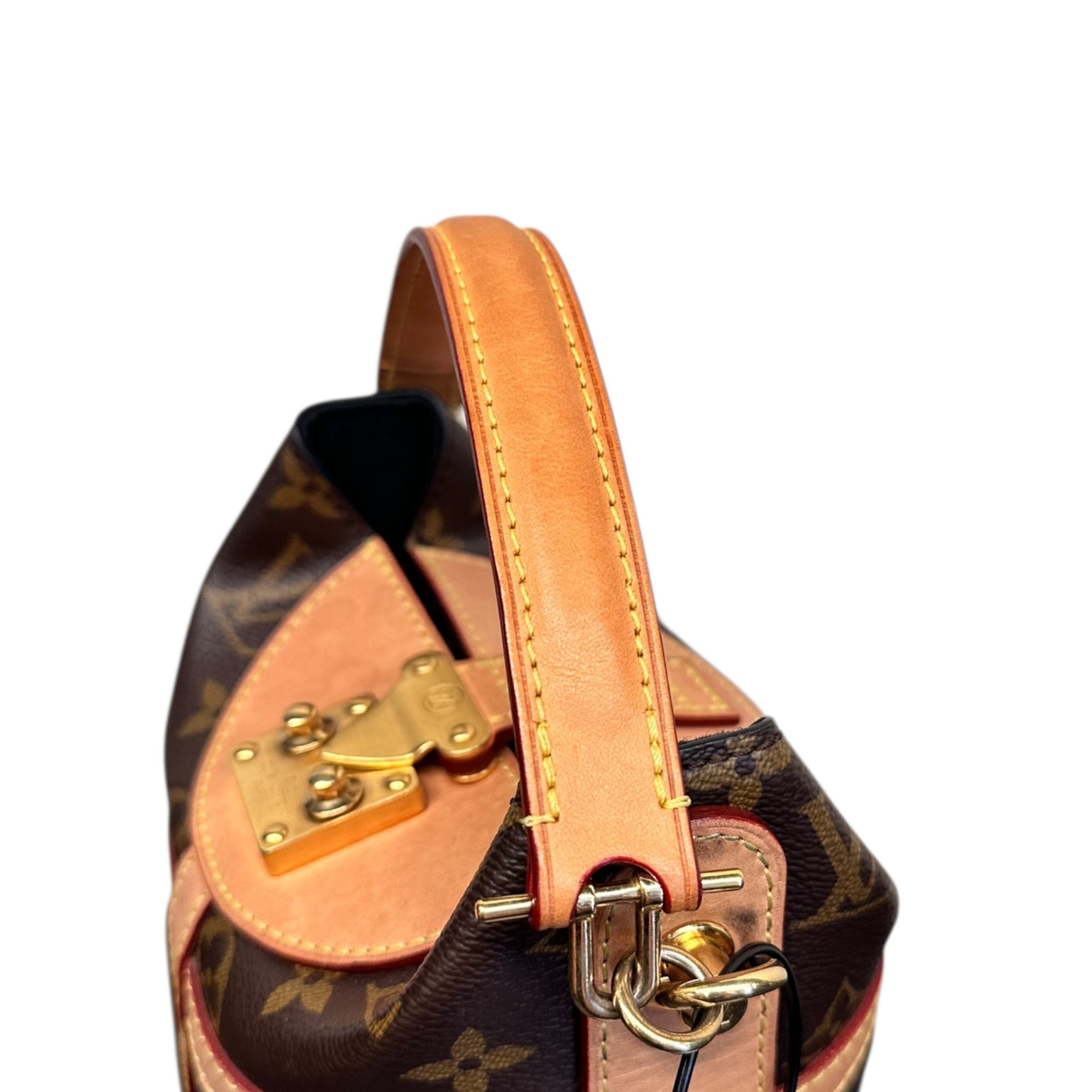 LOUIS VUITTON BUCKET BAG
