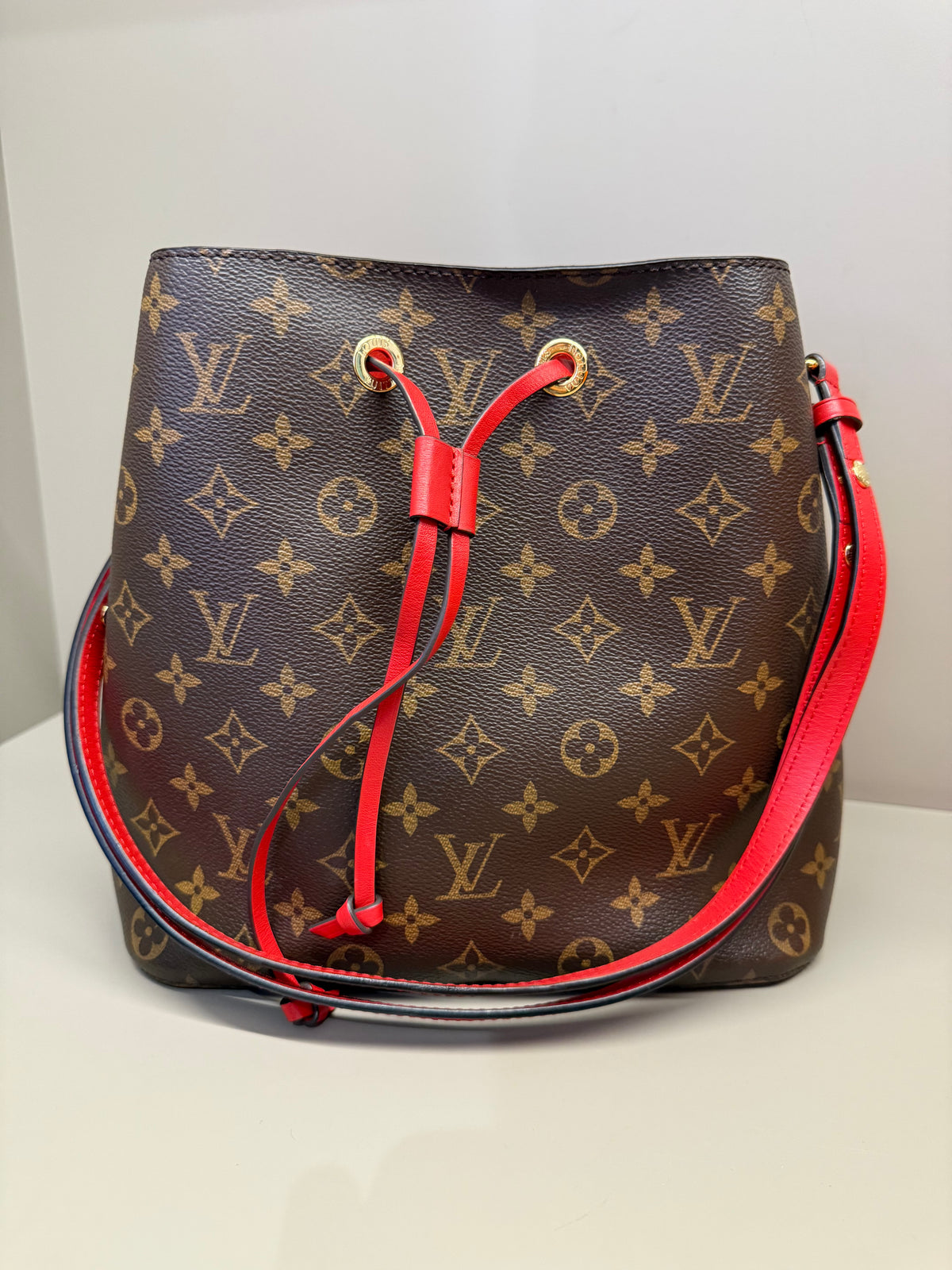 LOUIS VUITTON NÉONOÉ