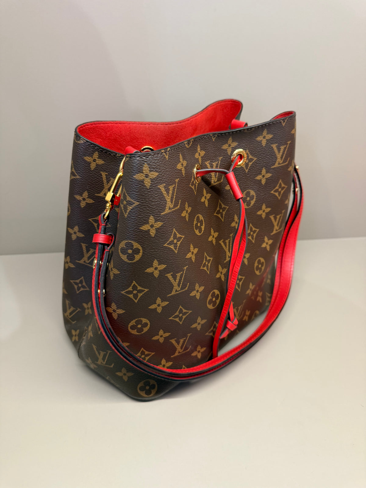 LOUIS VUITTON NÉONOÉ