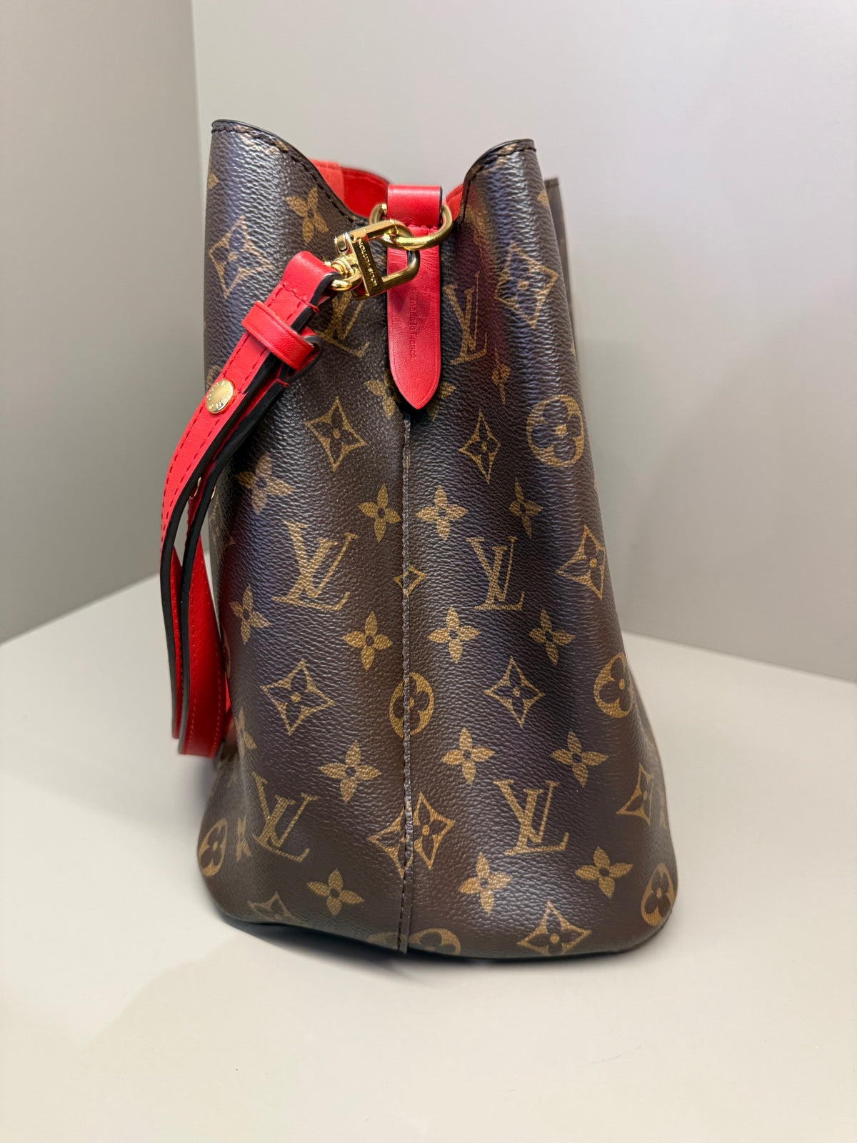 LOUIS VUITTON NÉONOÉ